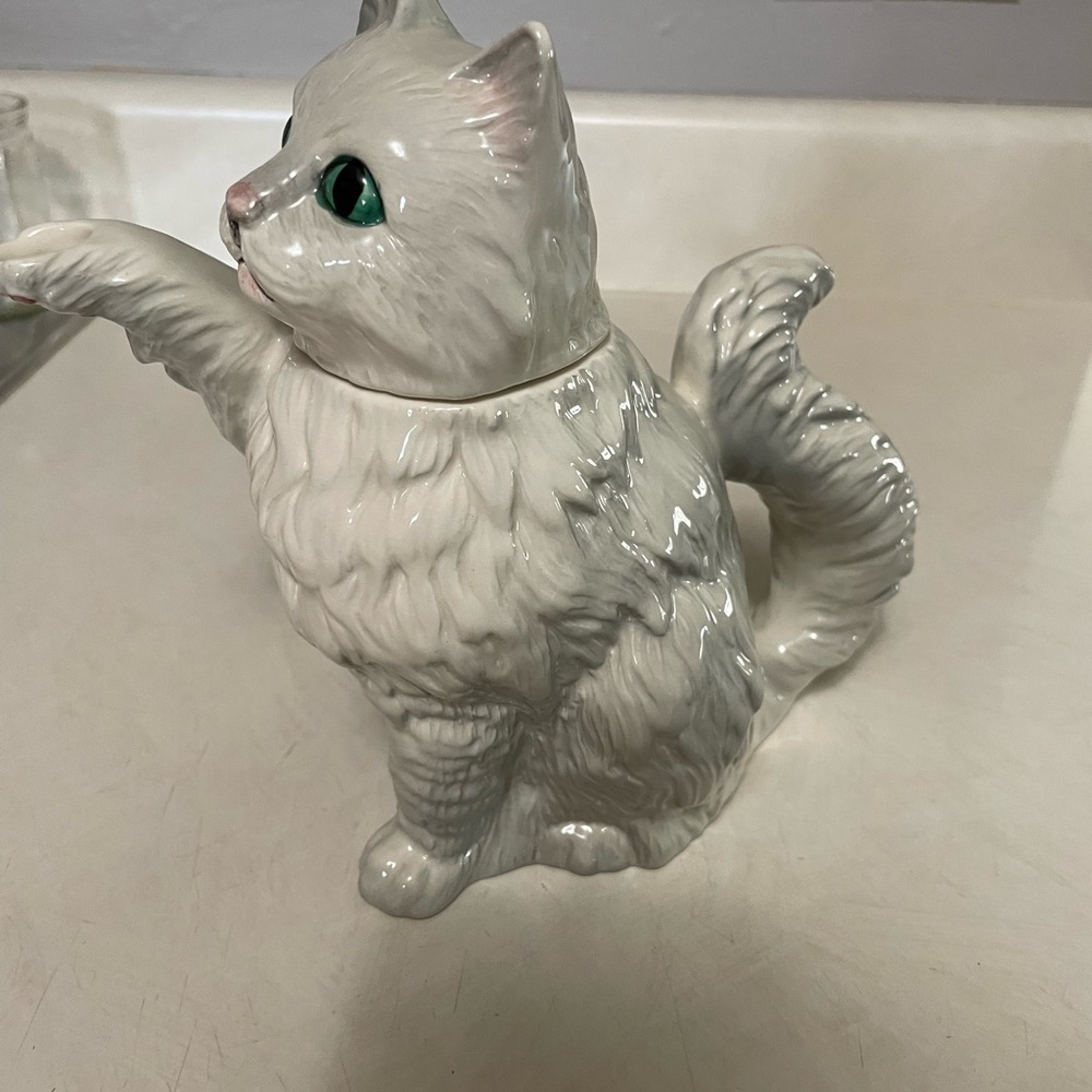 Vintage Beswick Gray/White Teapot